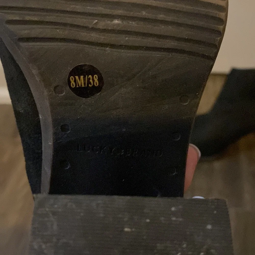 Lucky Brand Size 8 Shoes - Picture 3 of 7